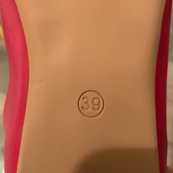 Red flat shoes - Picture 2 of 5